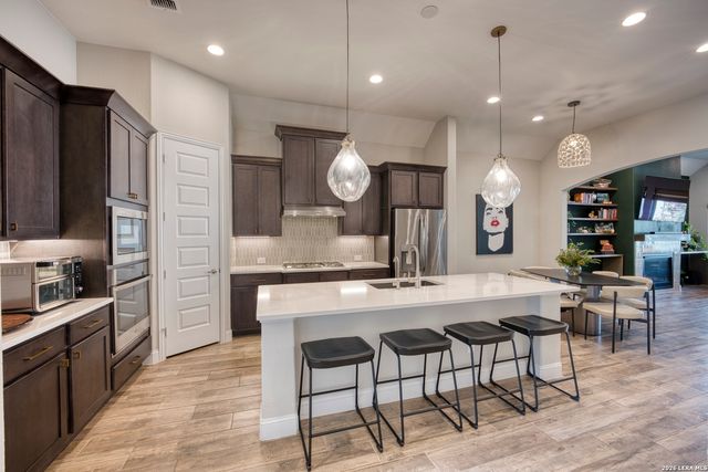 151 Bedingfeld, Shavano Park, TX 78231