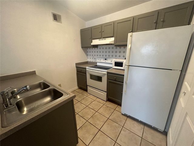 8939 LATREC AVENUE 1312, Orlando, FL 32819