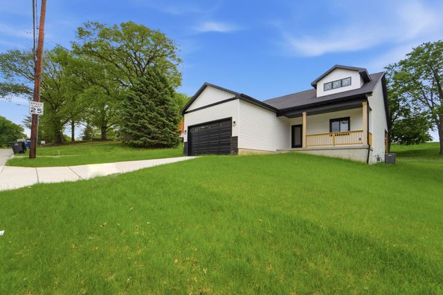 1421 Pioneer Road, Des Moines, IA 50320
