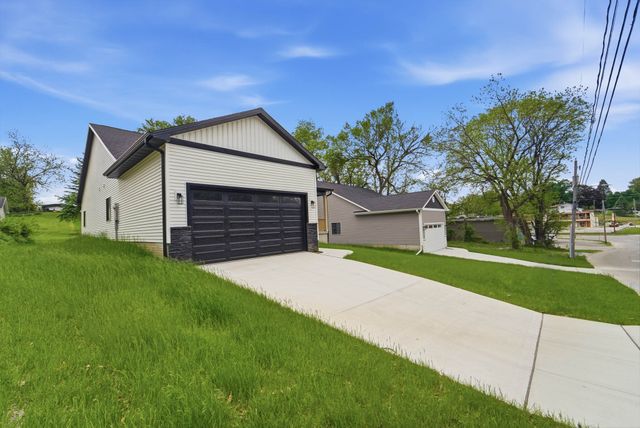 1421 Pioneer Road, Des Moines, IA 50320