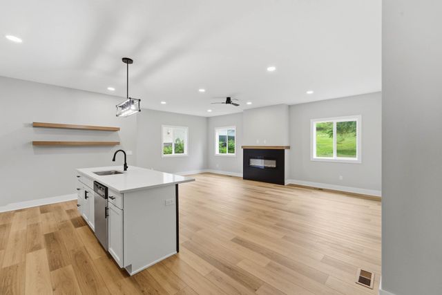 1421 Pioneer Road, Des Moines, IA 50320