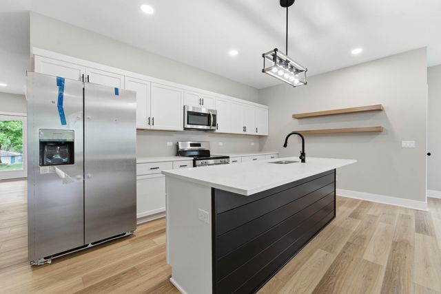 1421 Pioneer Road, Des Moines, IA 50320