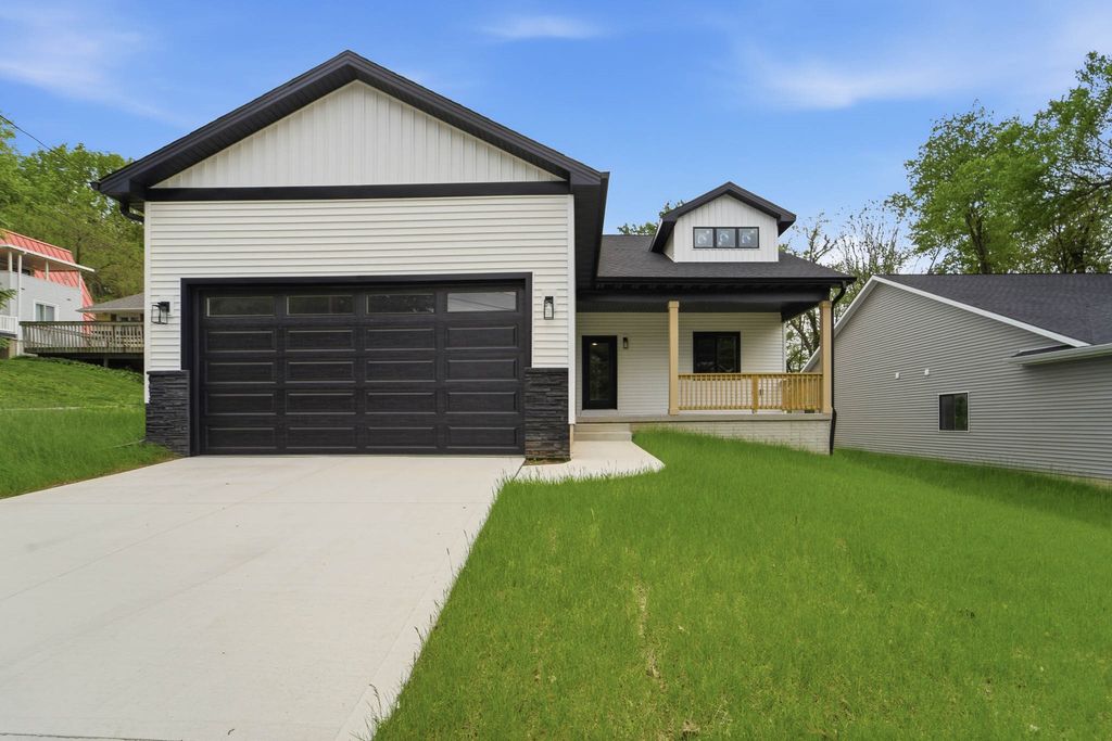 1421 Pioneer Road, Des Moines, IA 50320