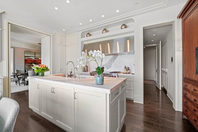 159 E Walton Place 28A, Chicago, IL 60611