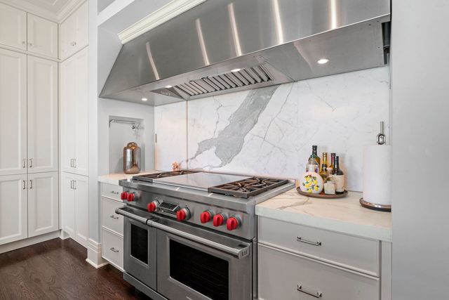159 E Walton Place 28A, Chicago, IL 60611