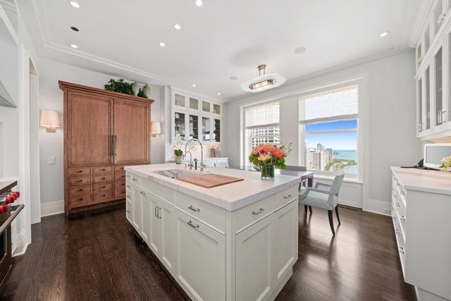 159 E Walton Place 28A, Chicago, IL 60611