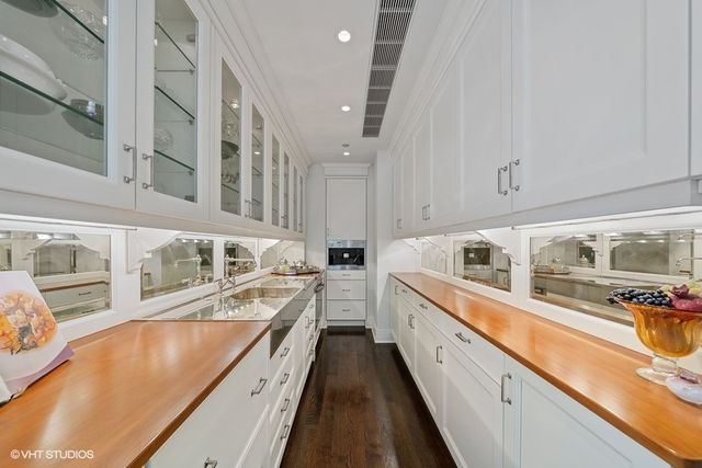 159 E Walton Place 28A, Chicago, IL 60611