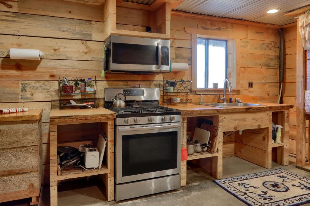 Image 8 of property listing at 5616 Gold Creek Lane, Mariposa, CA 95338