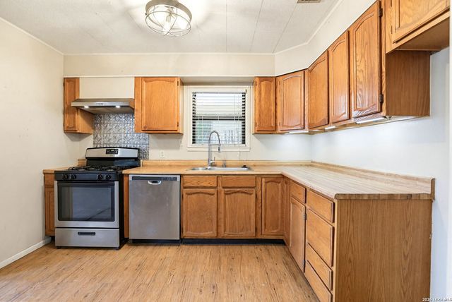 126 Howerton, San Antonio, TX 78223