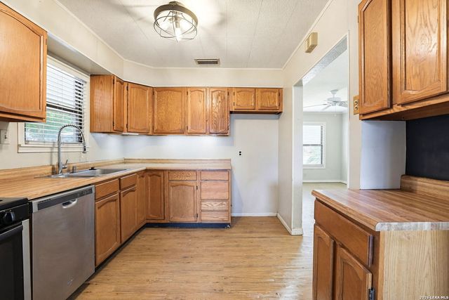 126 Howerton, San Antonio, TX 78223