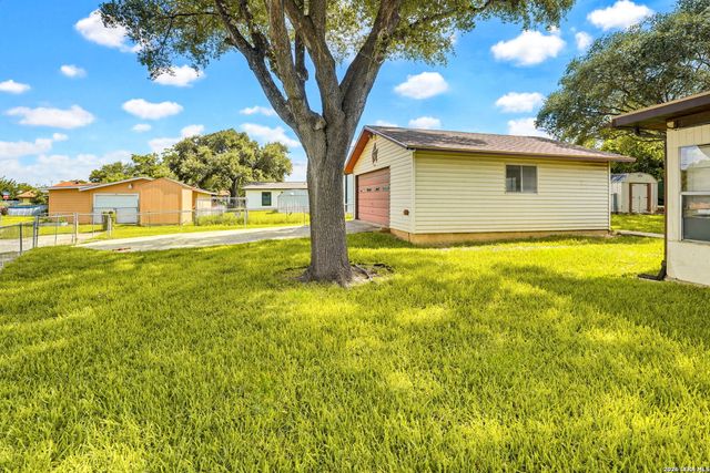 126 Howerton, San Antonio, TX 78223