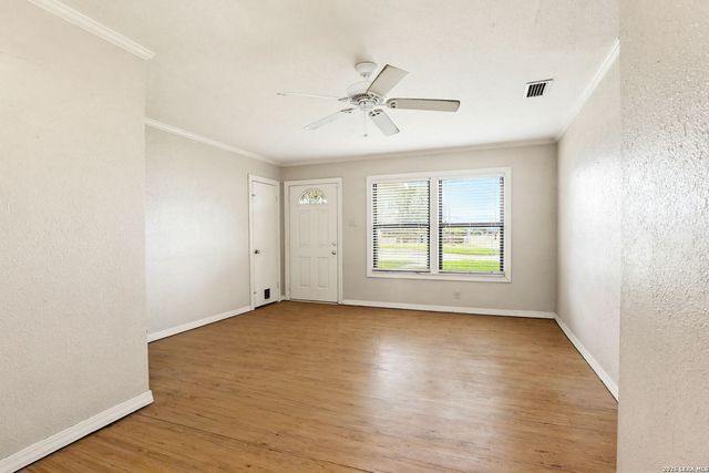 126 Howerton, San Antonio, TX 78223