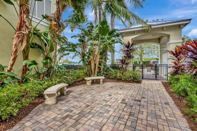 975 NW Flagler Avenue 407, Stuart, FL 34994