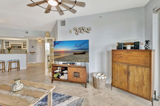 975 NW Flagler Avenue 407, Stuart, FL 34994