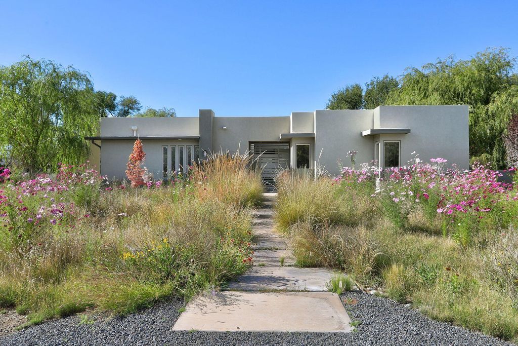 1083 W Ella Drive, Corrales, NM 87048