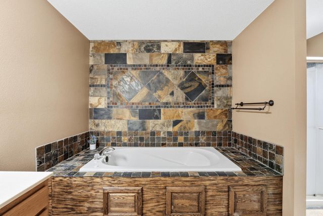 1705 Vale Court, Faribault, MN 55021