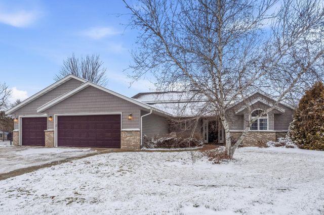 1705 Vale Court, Faribault, MN 55021