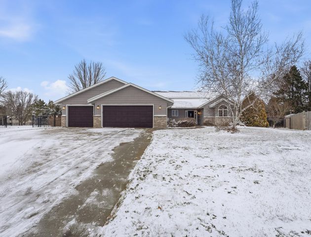 1705 Vale Court, Faribault, MN 55021