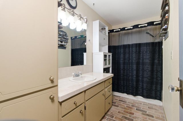 814 Parkview Drive, Hollister, MO 65672