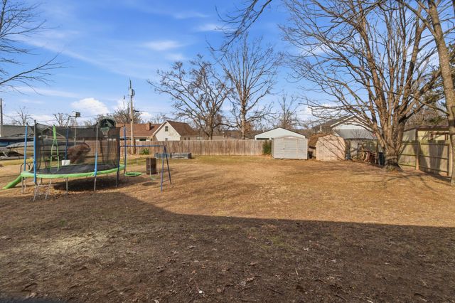 814 Parkview Drive, Hollister, MO 65672