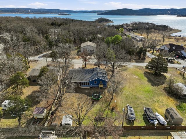 814 Parkview Drive, Hollister, MO 65672