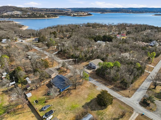 814 Parkview Drive, Hollister, MO 65672