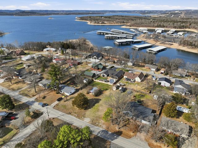 814 Parkview Drive, Hollister, MO 65672