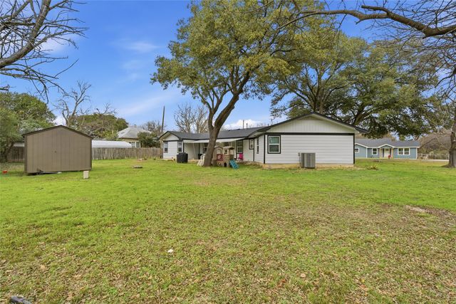 1020 E Walnut Street, Hillsboro, TX 76645