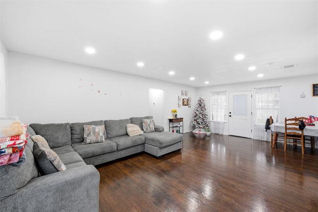 1020 E Walnut Street, Hillsboro, TX 76645