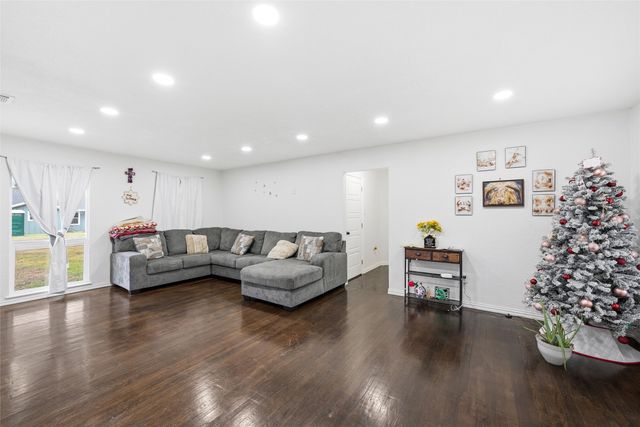 1020 E Walnut Street, Hillsboro, TX 76645