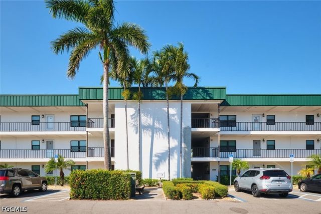 1747 Pebble Beach DR 302, Fort Myers, FL 33907