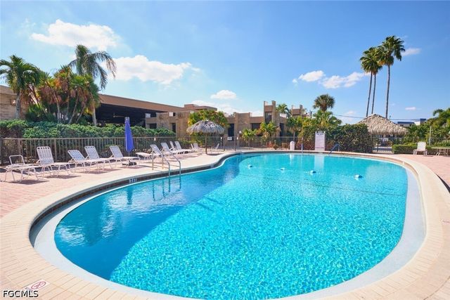1747 Pebble Beach DR 302, Fort Myers, FL 33907