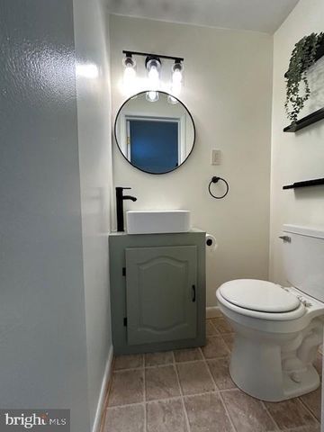 120 CLARKSON DR, York, PA 17403