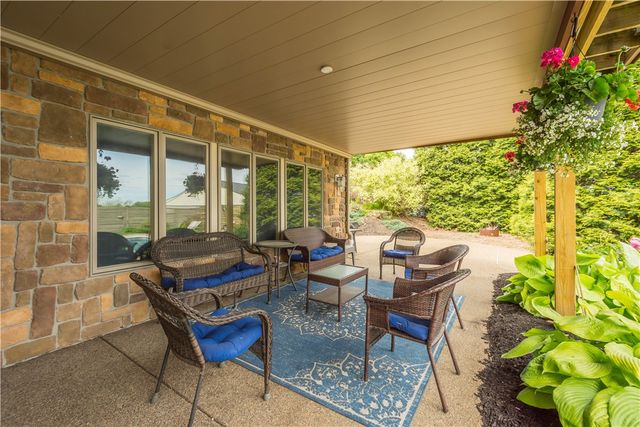 806 Harmony Rd, Ohio Twp, PA 15237