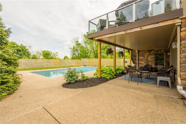 806 Harmony Rd, Ohio Twp, PA 15237