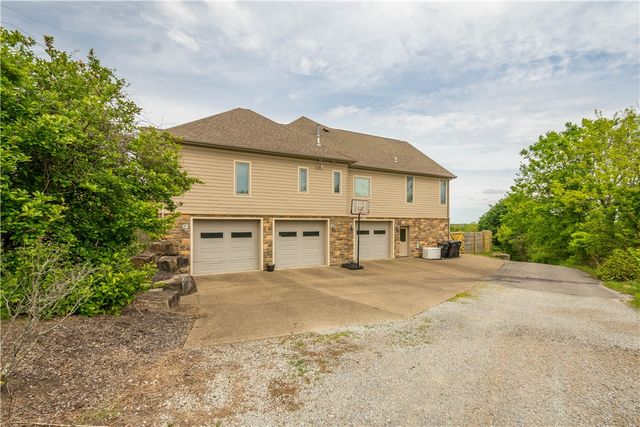 806 Harmony Rd, Ohio Twp, PA 15237