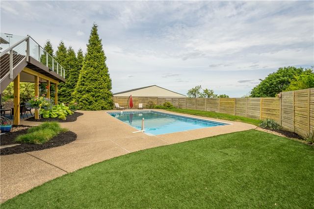 806 Harmony Rd, Ohio Twp, PA 15237