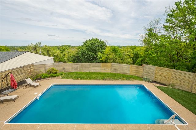 806 Harmony Rd, Ohio Twp, PA 15237