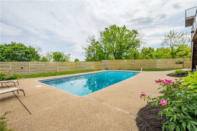 806 Harmony Rd, Ohio Twp, PA 15237