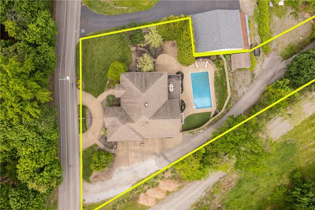 806 Harmony Rd, Ohio Twp, PA 15237