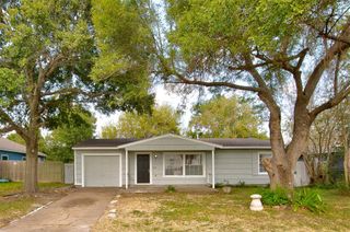 1418 13th Avenue N, Texas City, TX 77590