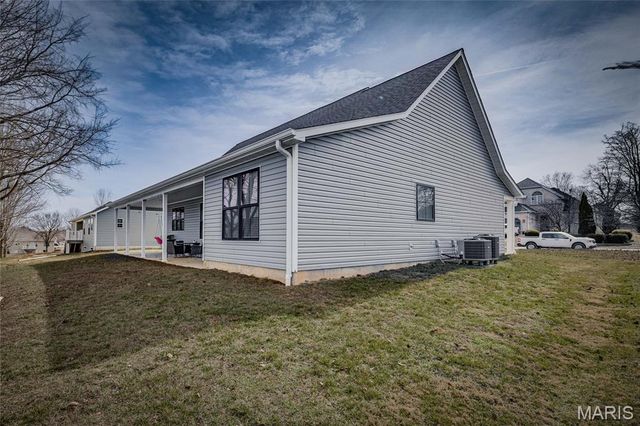 327 Wellington Place, Farmington, MO 63640