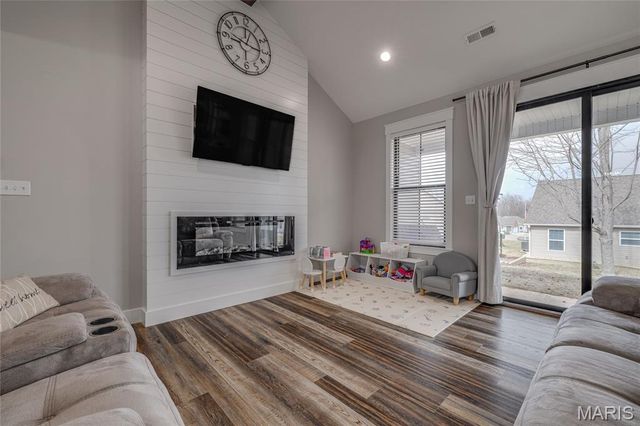 327 Wellington Place, Farmington, MO 63640