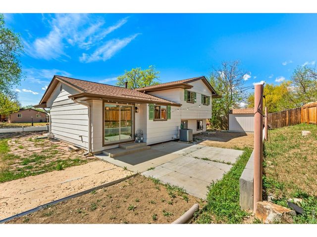 2500 Danbury Dr, Longmont, CO 80503