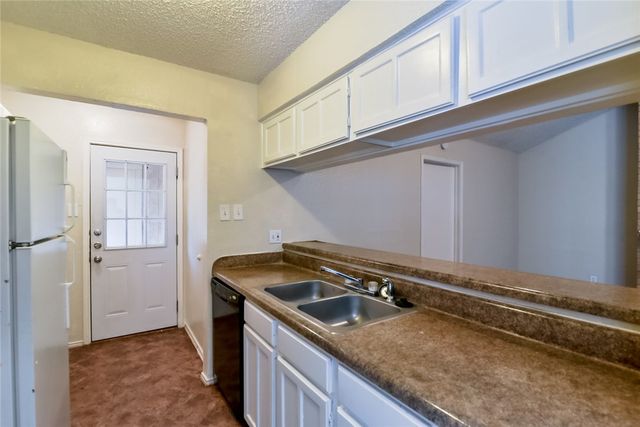 708 Woodland Court, Kennedale, TX 76060