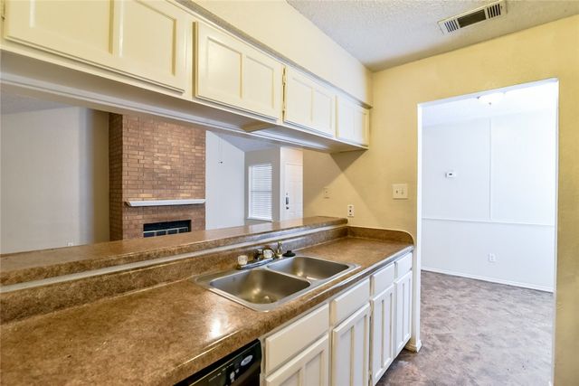 708 Woodland Court, Kennedale, TX 76060