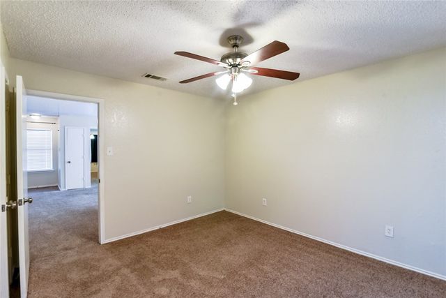 708 Woodland Court, Kennedale, TX 76060