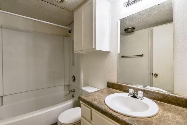 708 Woodland Court, Kennedale, TX 76060