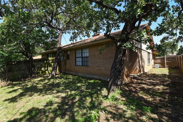 708 Woodland Court, Kennedale, TX 76060