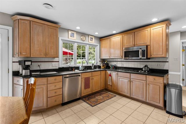 10469 White Bridge Lane, St Louis, MO 63141